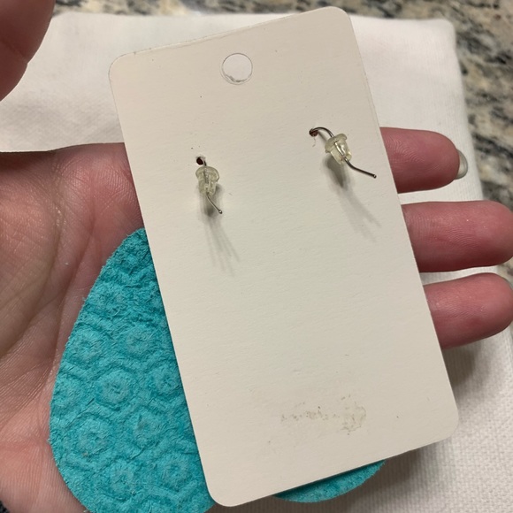 vegan leather teardrop geometrical earrings - Picture 2 of 3